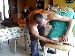 من dildoing سارا مودار با یک مرد مسن تر