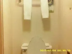 زن مودار در حمام پنهان بادامک