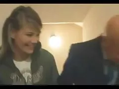 دختر مو بلوند مقعد