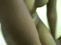 داغ نوجوان هندی در معرض بدن باریک خود به bf صوتی هندی