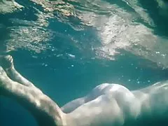 برهنه برهنه آلمانی با جوانان کوچک زن بالغ برای نشان دادن گربه