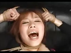 نوجوان roped اشک به اوج لذت جنسی