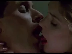 زیر نور ماه