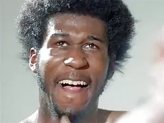 دارای موی سرخ بزرگ سر می دهد