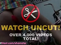 دختران غرب - اسباب بازی دوچرخه سوار شهوتی کس مودار او