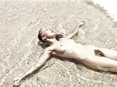 Pussys مودار در ساحل