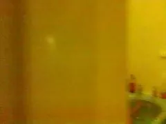 غافل از زن بالغ در حمام