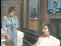 مو کوتاه موى سفید در مقابل تهیه کننده و کارگردان